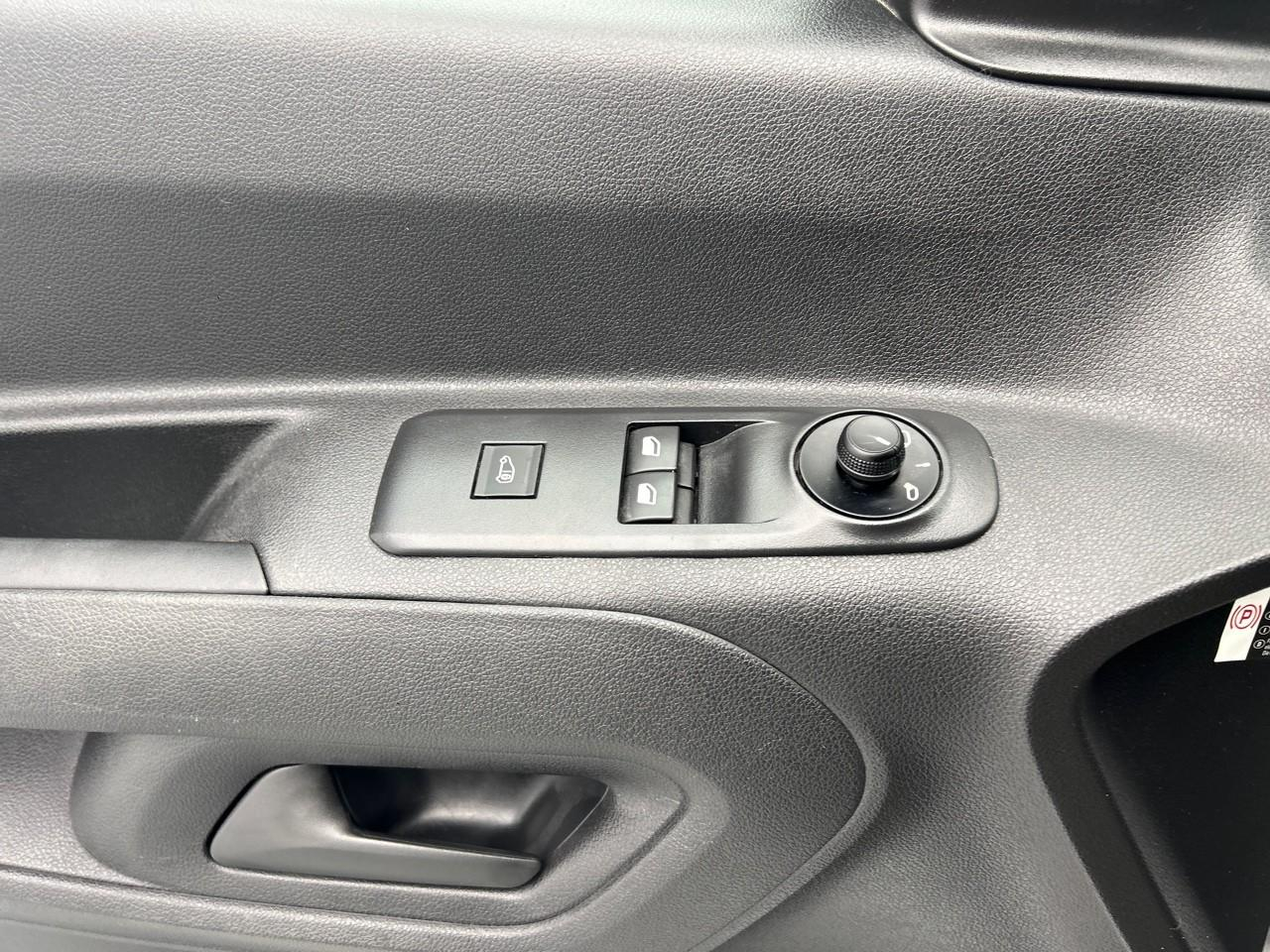 Peugeot Partner fourgon standard 1000 kg bluehdi 100 s&s bvm5 grip — photo 27