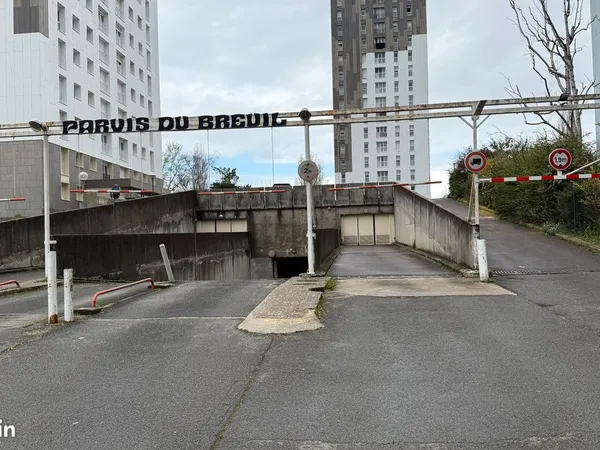 Parking couvert a louer