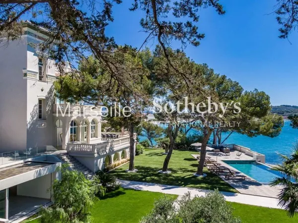 Toulon - Propriété du XIXème siècle sur la mer