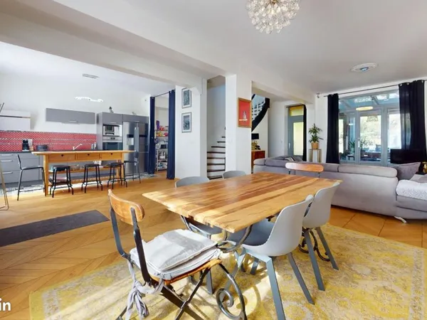 Maison 8 pièces 259 m²