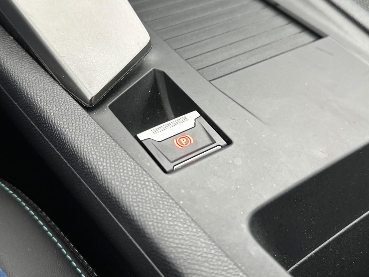 Peugeot 308 hybrid 145 e-dcs6 allure — photo 32