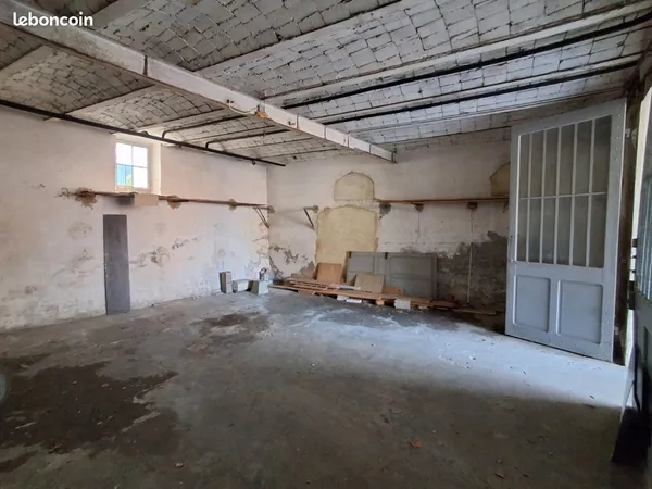 Location garage 50 m2 avec parking couvert