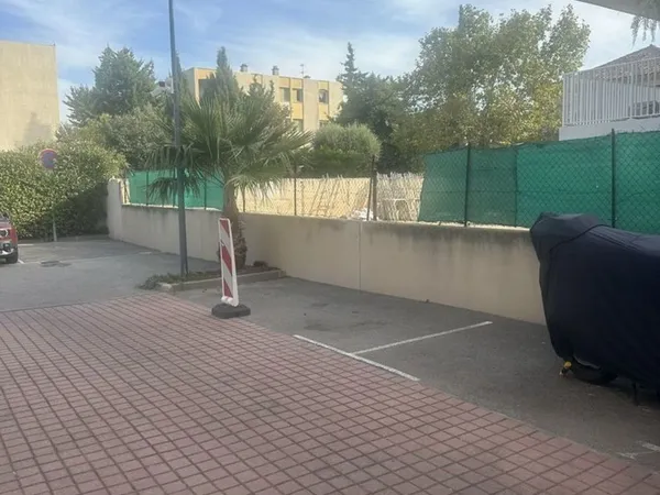 place de parking extérieure dans petite résidence a 5mn