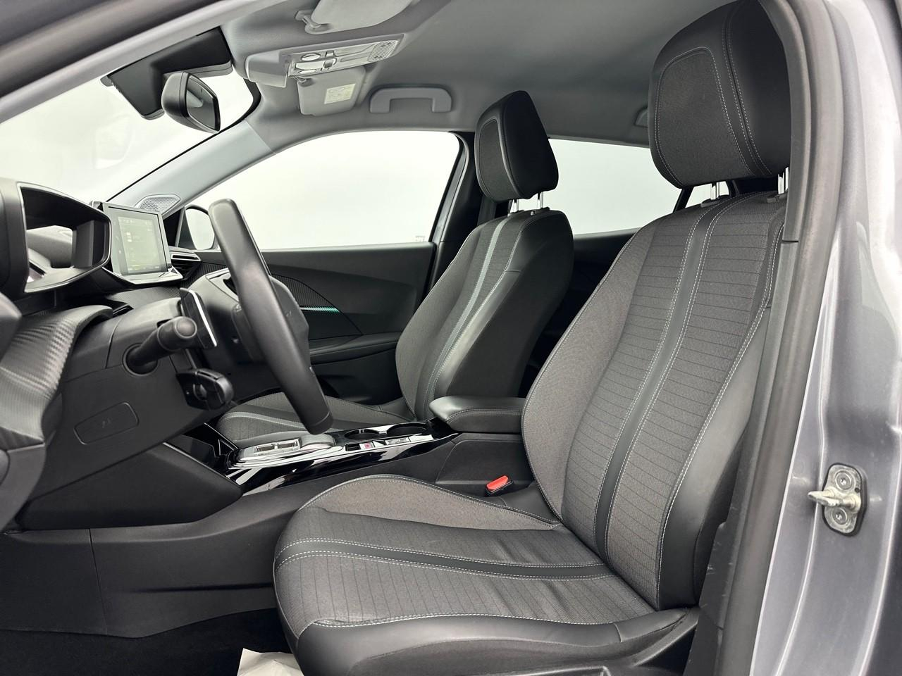Peugeot 2008 puretech 130 s&s eat8 allure pack — photo 9