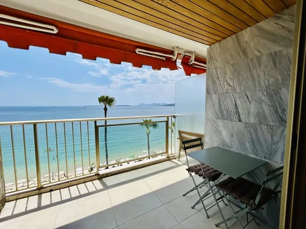 Juan-les-Pins | Première ligne, vue mer !