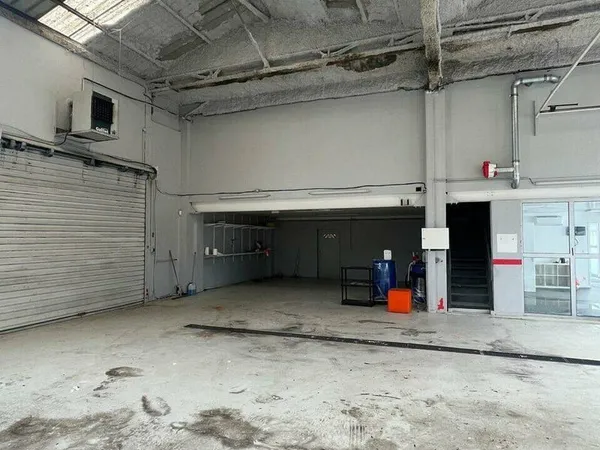Local commercial 534 m²