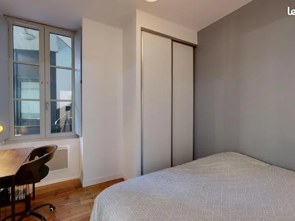 Chambre 5 pièces 84 m²