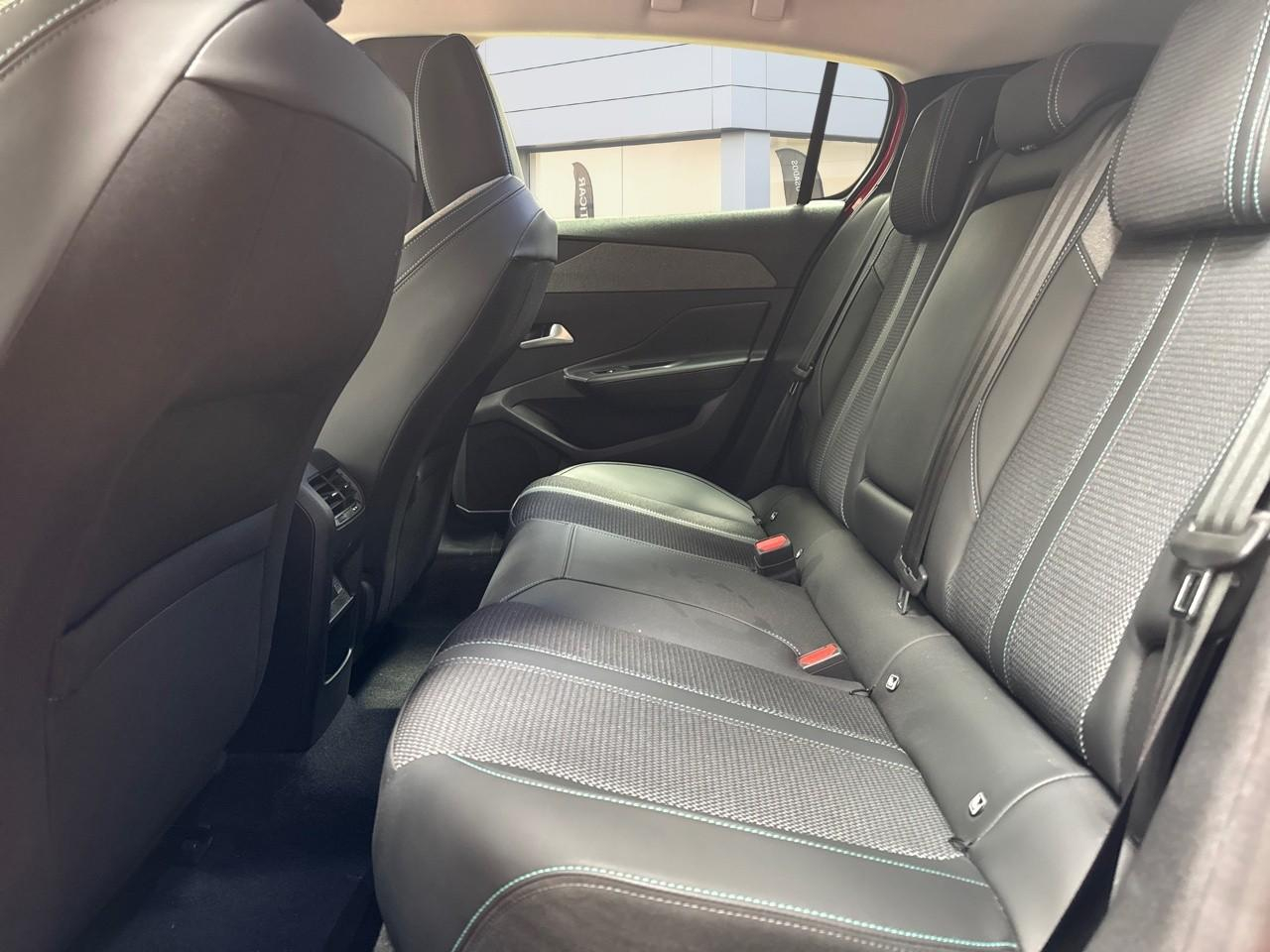 Peugeot 308 1.5 bluehdi 130ch s&s allure eat8 — photo 10