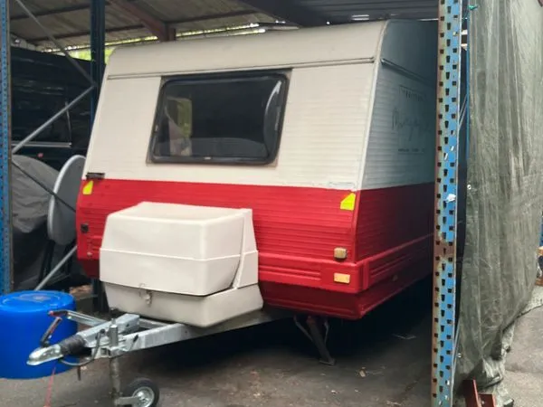 Parking abrite. 5m x3 m H 4m