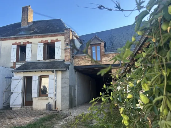 Maison de village, habitable de suite, dépendances, cour, jardinet