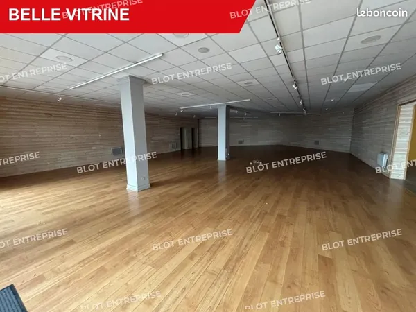 Local commercial 262 m²