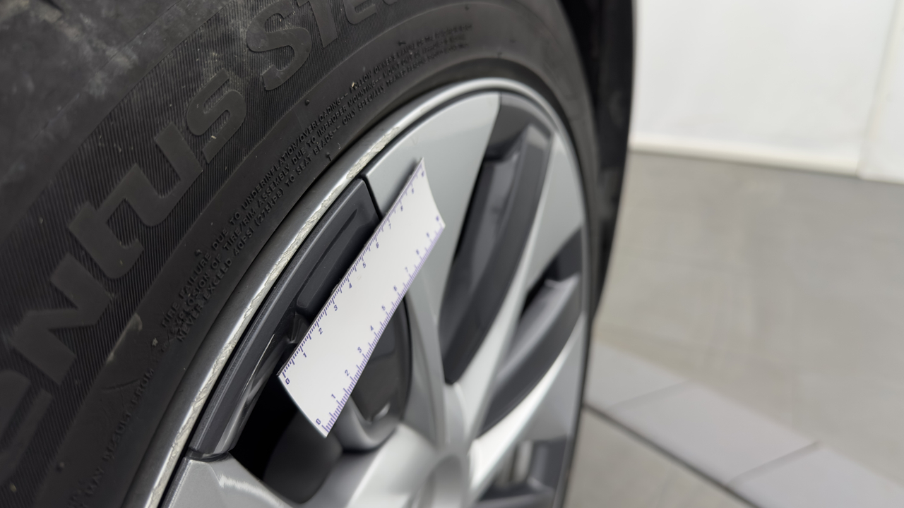 Tesla MODEL Y Long Range RWD — photo 39