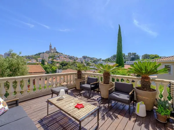 APPARTEMENT T4 AVEC TERRASSE - VUE NOTRE DAME DE LA GARDE ET MER