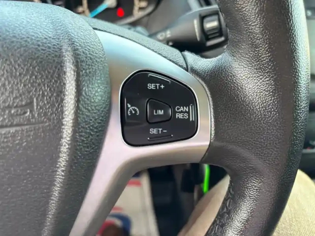Ford Transit Courier fourgonnette 1.5 tdci 100ch stop&amp;start trend — photo 17