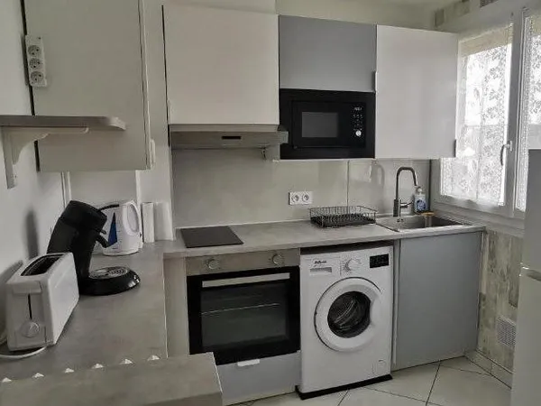 T2 MEUBLÉ RÉNOVÉ 31 m² - BALCON PLEIN SUD - PARKING COUVERT - CAVE - DRANCY - Vue Tour Eiffel