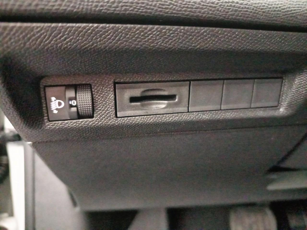 Peugeot 308 sw hybrid 145 e-dcs6 allure — photo 20