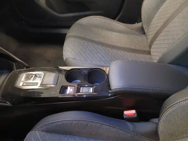 Peugeot 2008 hybrid 145 e-dcs6 — photo 18