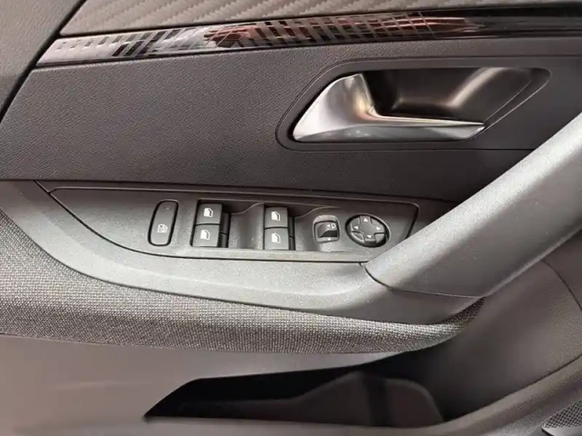 Peugeot 2008 hybrid 110 e-dcs6 — photo 21