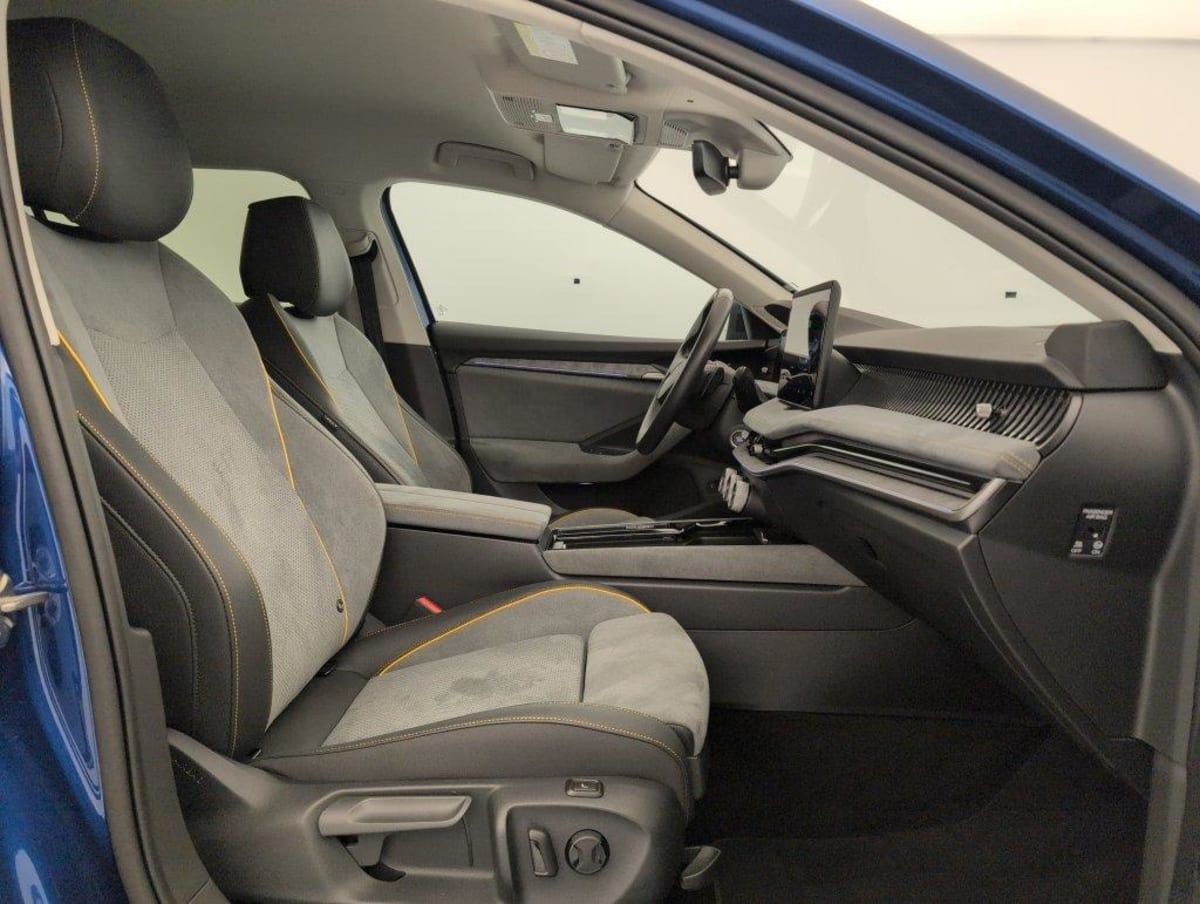 Skoda Superb Combi — photo 9
