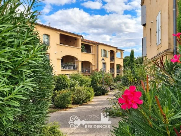 Appartement 3 chambres avec terrasse et vues verdoyantes à Uzès