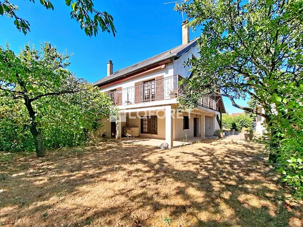 Maison 9 pièces 236 m²