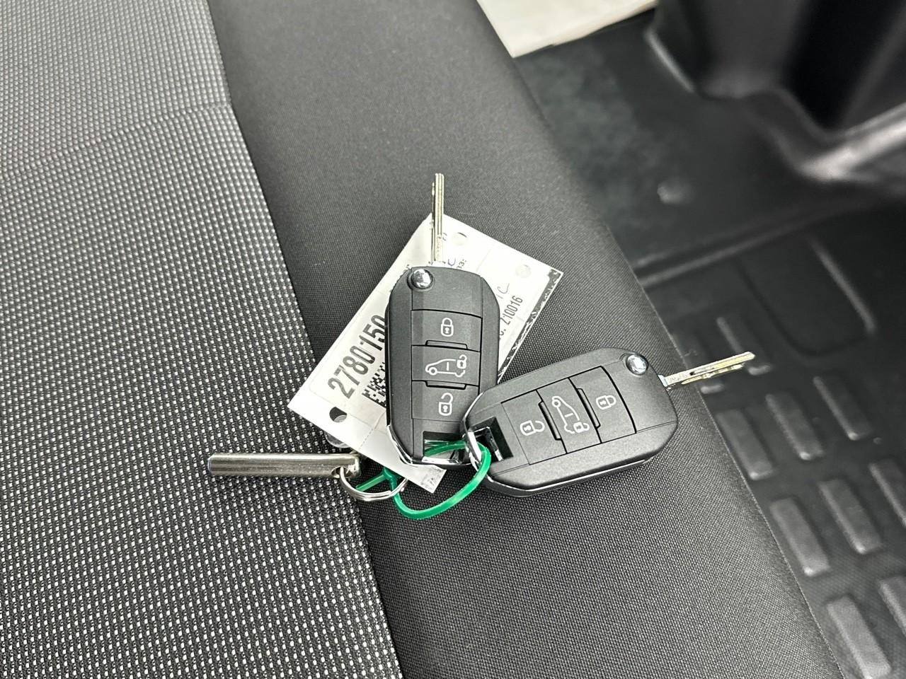 Opel Vivaro fourgon fgn taille m bluehdi 180 s&s eat8 — photo 28
