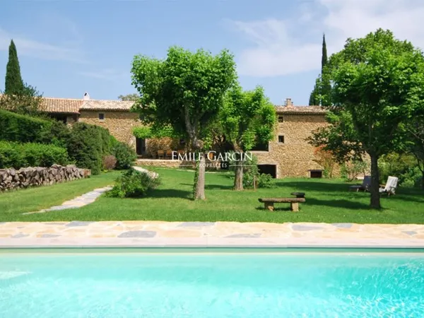 A louer beau Mas Provençal 4 chambres avec piscine proche Uzès
