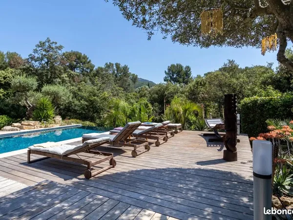 Villa 8 pièces 200 m²