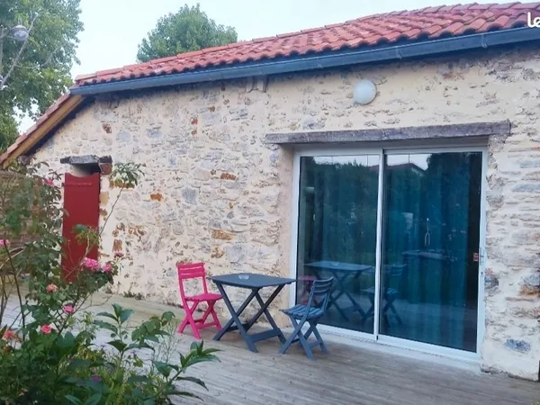 Location meublée du 01/09/2026 au 30/06/2027, Maison T3 (35m²) climatisé avec jardin fleuri/ 2chambr
