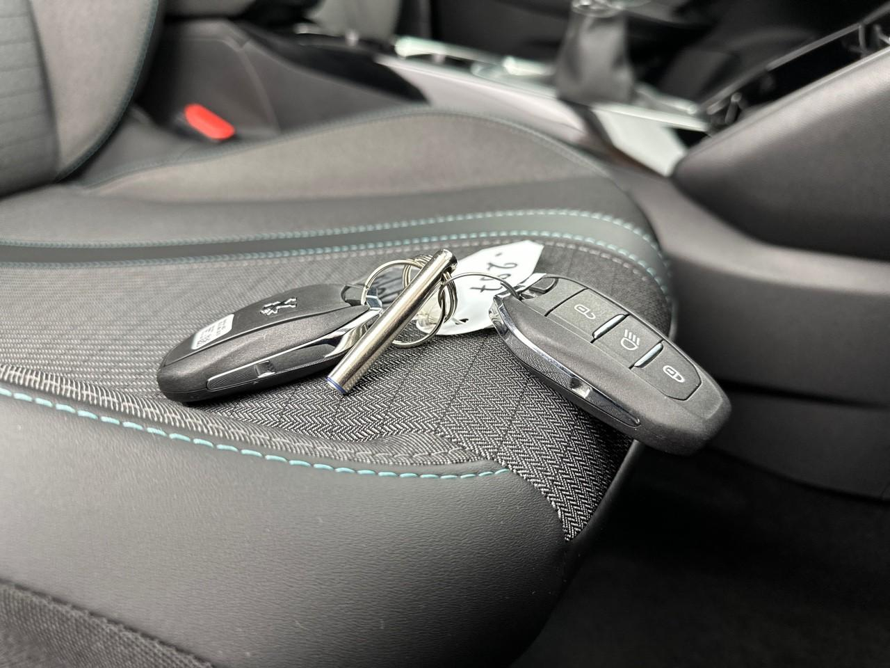 Peugeot 2008 puretech 130 s&s bvm6 allure pack — photo 33