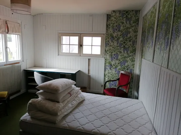 Sous-loue chambre dans maison
