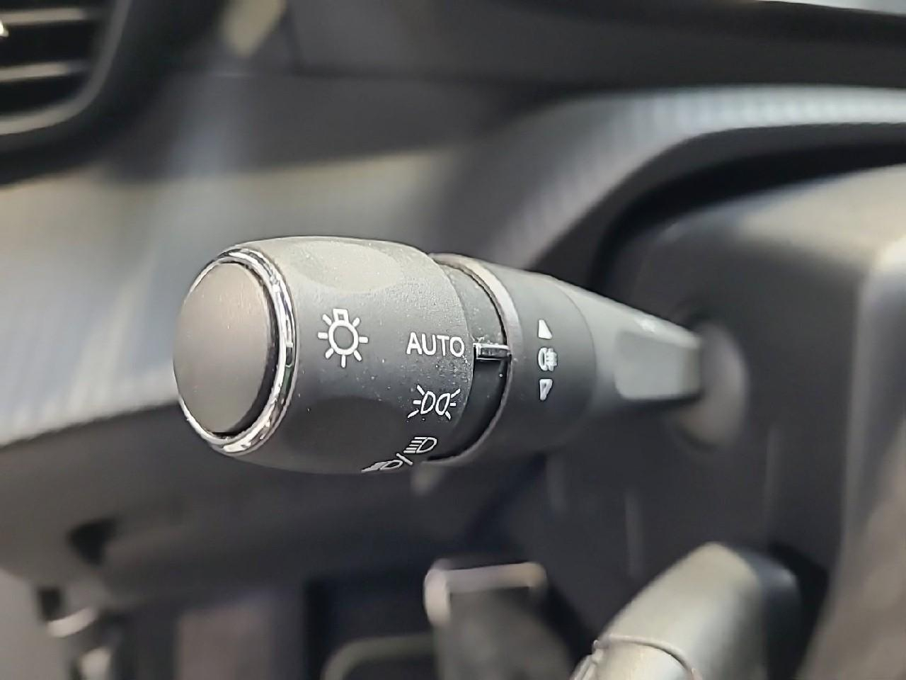 Peugeot 2008 electrique 54 kwh 156 ch gt — photo 23
