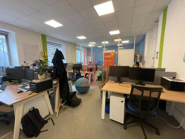 Bureaux 136 m²