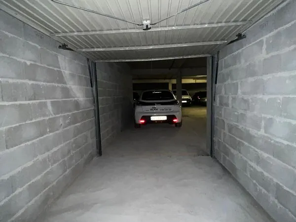 Location BOX AVEC PARKING QUARTIER ARENES