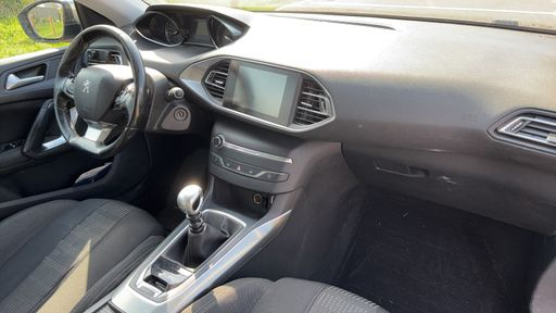Peugeot 308 1.2 PureTech 130 - Allure – 2015 – 120616 km – Essence – Boîte Manuelle — photo 10