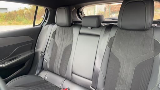 Peugeot 308 1.5 BlueHDi 130 EAT8 - GT – 2023 – 99218 km – Diesel – Boîte Automatique — photo 36