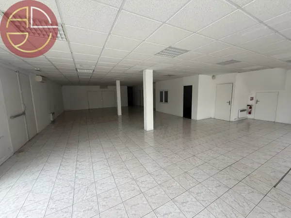 Local commercial 250 m²
