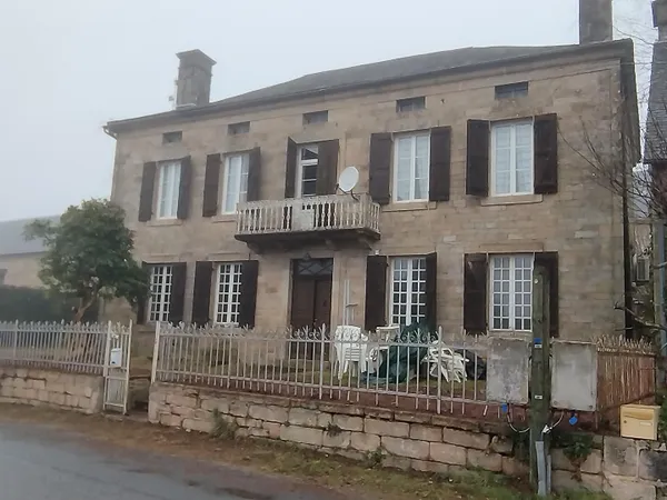 Maison * 6 Pièces * 183 M² * 19170 Perols Sur Vezere * 133 000 €