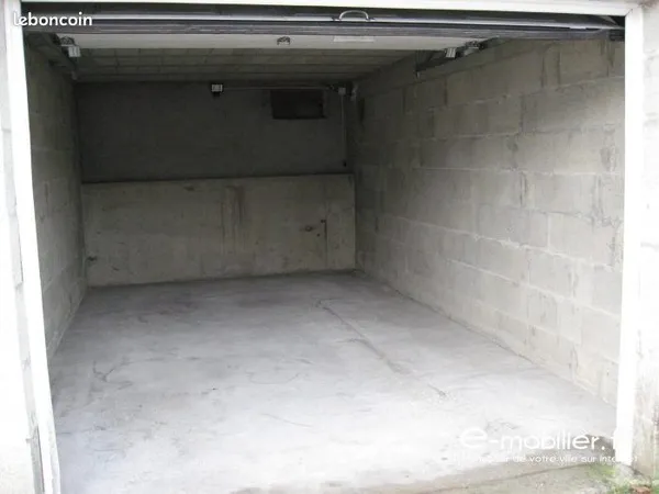 Stationnement Location Fère-en-Tardenois  18m² 65€