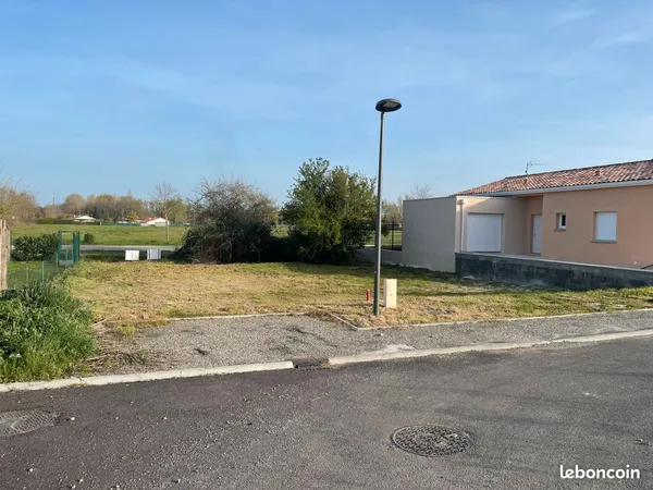 Terrain constructible à LAVERNOSE LACASSE