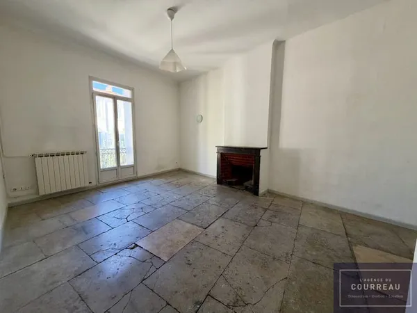 Appartement F4 de 84,03 m2 à rénover