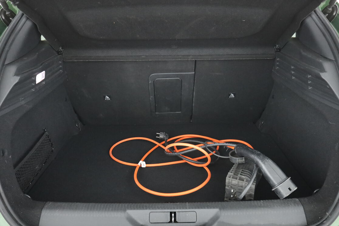 Peugeot 308 1.6 PHEV Allure Pack e-EAT8 — photo 16