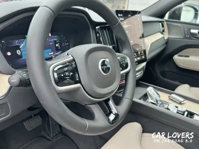Volvo Xc60 t6 awd hybride rechargeable 253 ch+145 ch geartronic 8 — photo 19