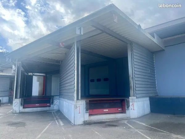 🔥 330 m² ou + / ENTREPÔT - DÉPÔT - GRAND EXTÉRIEUR - QUAI - SITE ULTRA SÉCURISÉ - DISPONIBLE DE SUIT