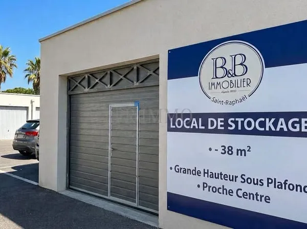 SAINT-RAPHAËL RARE À LA VENTE LOCAL DE STOCKAGE 38 m2
