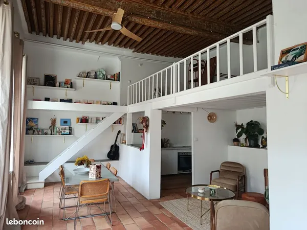 Location appartement meublé proche palais des papes