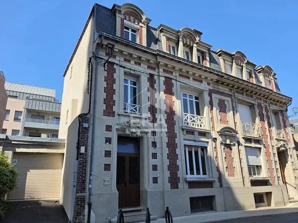 Maison 9 pièces 211 m²