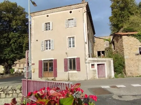 Local 8 pièces 230 m²