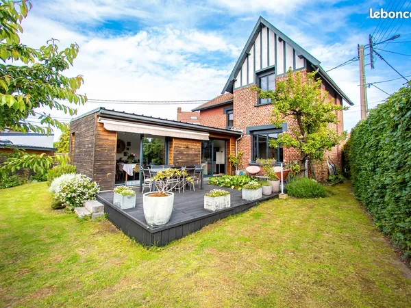 Maison individuelle avec garage et jardin