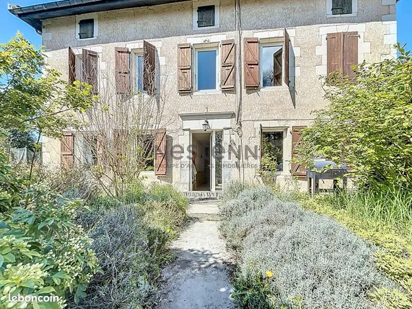 Maison 5 pièces 274 m²